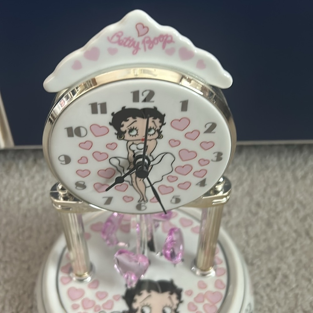 Betty Boop with Pudgy 2008 Anniversary Clock with Dome Covering - Picture 4 of 11